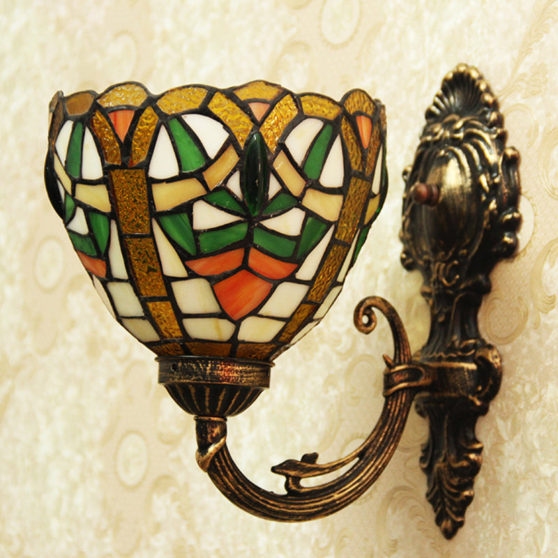 1-Light Dining Room Wall Light Fixture Victorian Brass Wall Mounted Lighting with Bowl Stained Glass Shade
