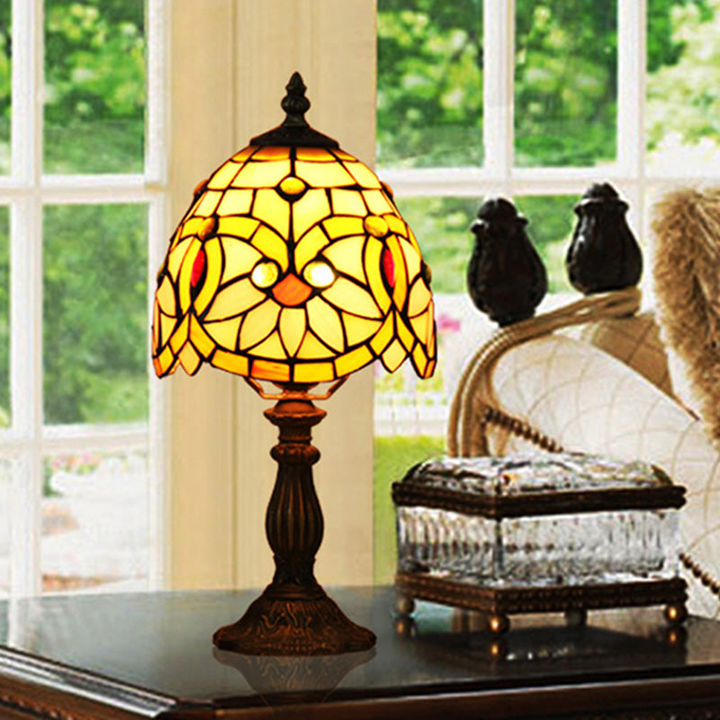 Illuminazione da tavolo rosa a 1 testa Lampada da comodino a forma di cupola in vetro colorato in stile Tiffany con motivo floreale