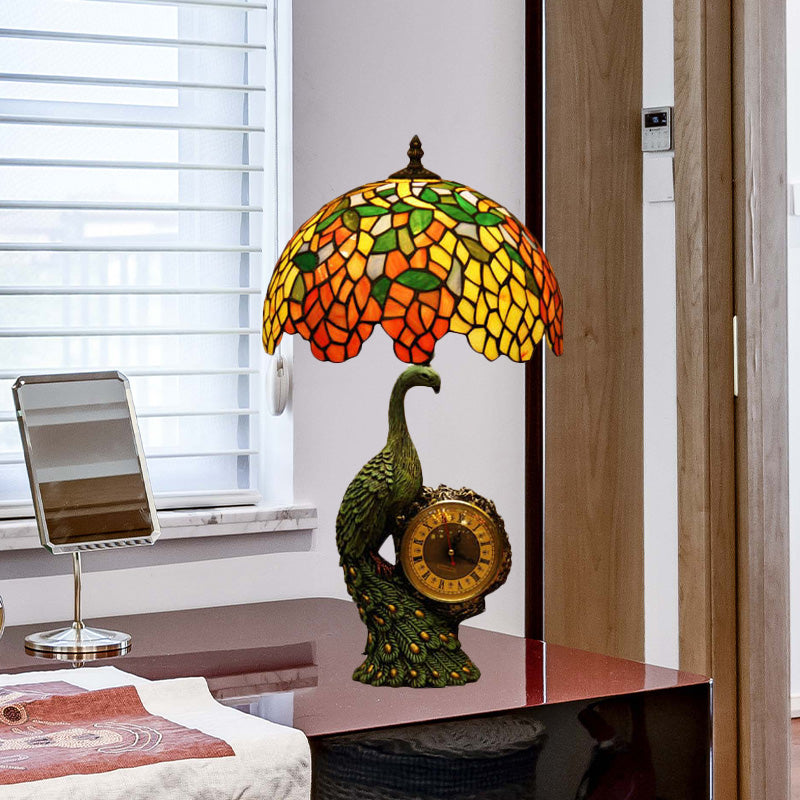 Vert 1 tête de nuit Lumière Tiffany Tache-mèche lampe de table avec du paon et de la base d'horloge