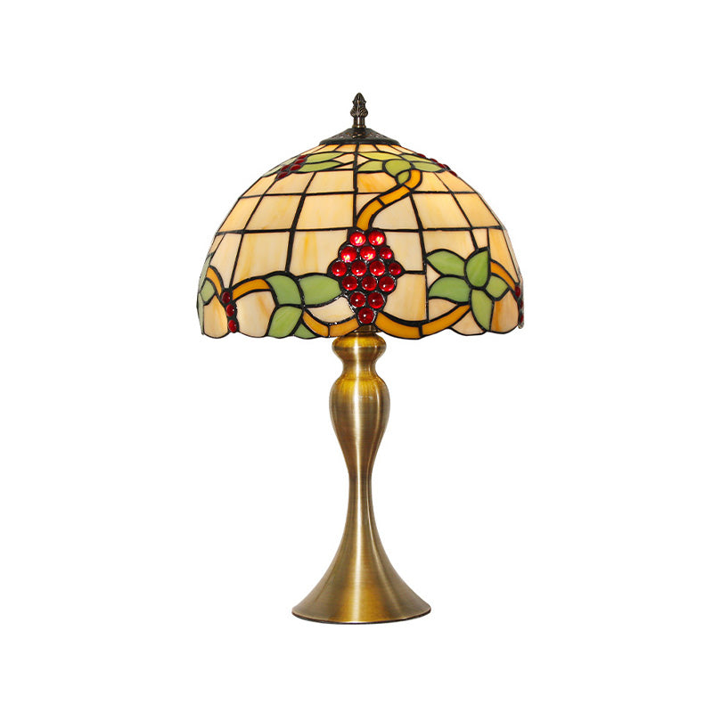 Gold Dome Form Nachttischlampe Victorian 1 hellfleckiges Kunstglas Trauben gemusterte Schreibtischbeleuchtung