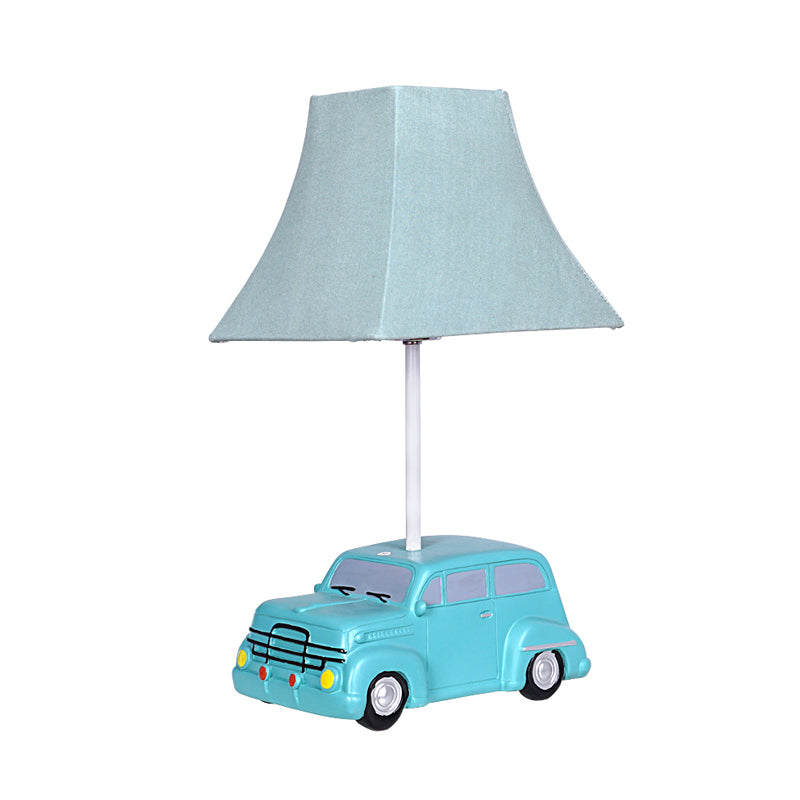 Cartonne de chevet de nurserie 1-tampon lampe de bureau bleu avec une teinte en tissu cloche et une base de résine de voiture