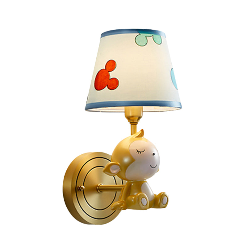 Monkey Creative Monkey Resin Wall Lighting 1 Light Sconce Light Seguit in oro con tonalità in tessuto