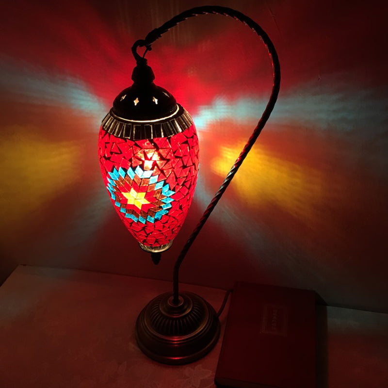 Bohemian Droplet Nightstand Light 1-Bulb Tachate Art Glass Night Lampe avec bras incurvé en rose / rouge
