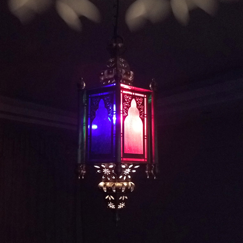 Vintage lantaarn plafondlicht 1 lamp metalen hanglamp in messing met kleurrijke glazen schaduw