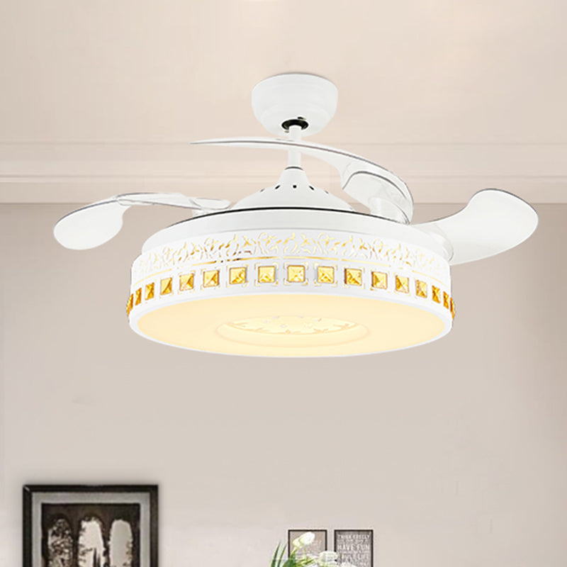 Éventail de ventilateur rond nordique 4-lames LED Metal Semi Flush Flush Mount plafond Aymorde avec garniture en cristal en blanc, 19,5 "de large