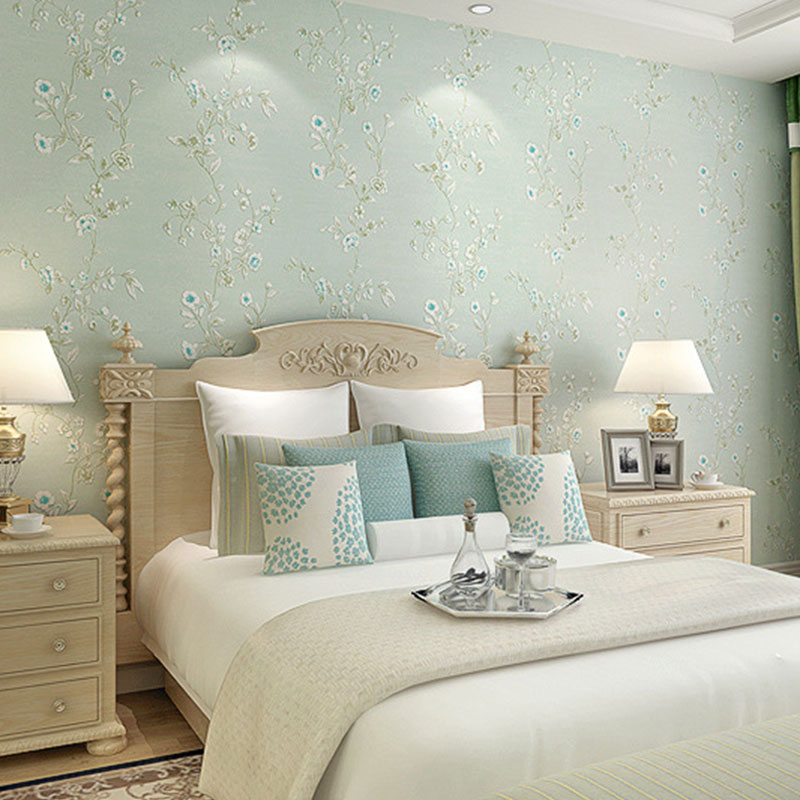 Non-Woven Wallpaper Roll with Entwined Vine and Flower Design, Neutral Color, 20.5"W x 31'L