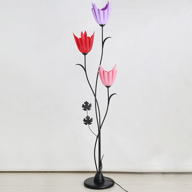 Schwarz blumartige Stand-up-Lampe Einfachheit 3 Lampen Metallbodenlicht für Schlafzimmer