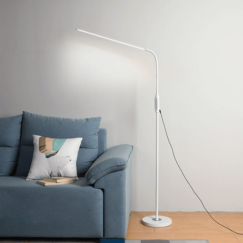 Verstelbare metalen lineaire staande lamp Modernistische zwart/witte LED -vloer Leeslicht met schakelaar