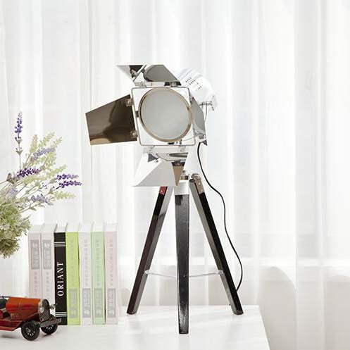 Iluminación de escritorio de trípode metálico dormitorio LED de estilo industrial en negro/latón