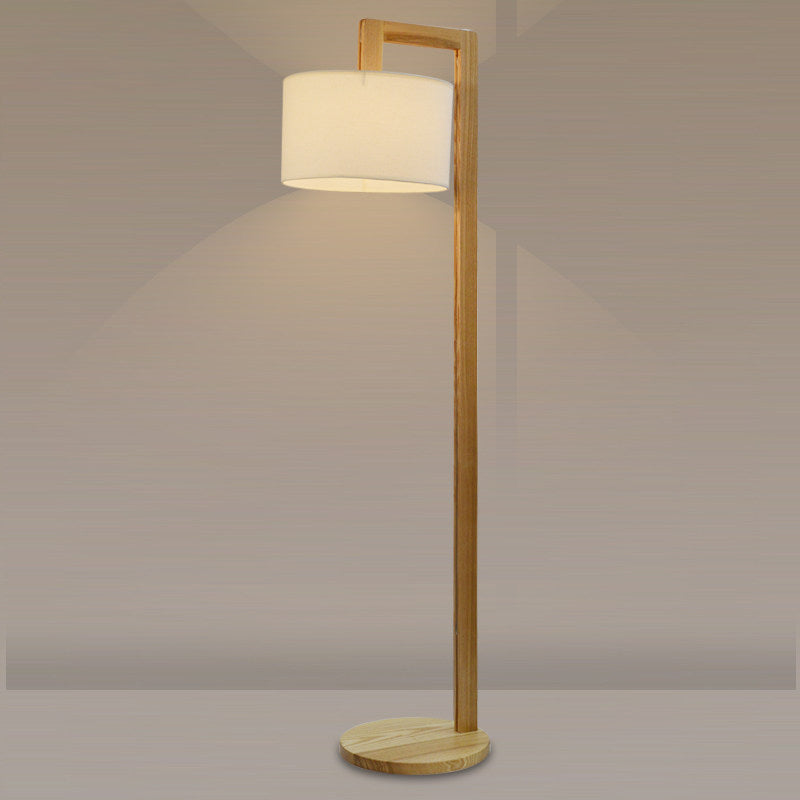 Houten rechter hoekarm vloer lamp Aziatische eenhoofd beige vloer staande lamp met trommelstofschaduw