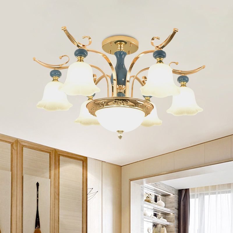 Goldene schalenartige Halbfluschenhalterung traditioneller Metallic 6-Bulb-Schlafzimmer Flush-Kraut mit opalweißem Glasschatten