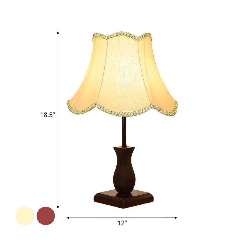 Single-bulp tafelverlichting land lambrisering bel-geschulpte stof nachtstandaardlamp in beige/bordeaux