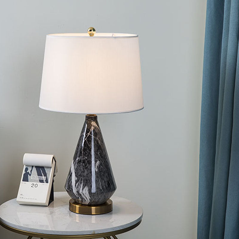 Trommelstof tafellamp Minimalistisch een enkele zitkamer nachtkastje licht met diamant keramische basis in zwart/wit