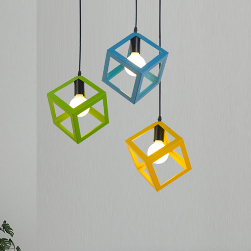 1 lampe à suspension légère avec une nuance à cage cubique Metal Loft Style Dining Pendant Light en rouge / bleu / vert