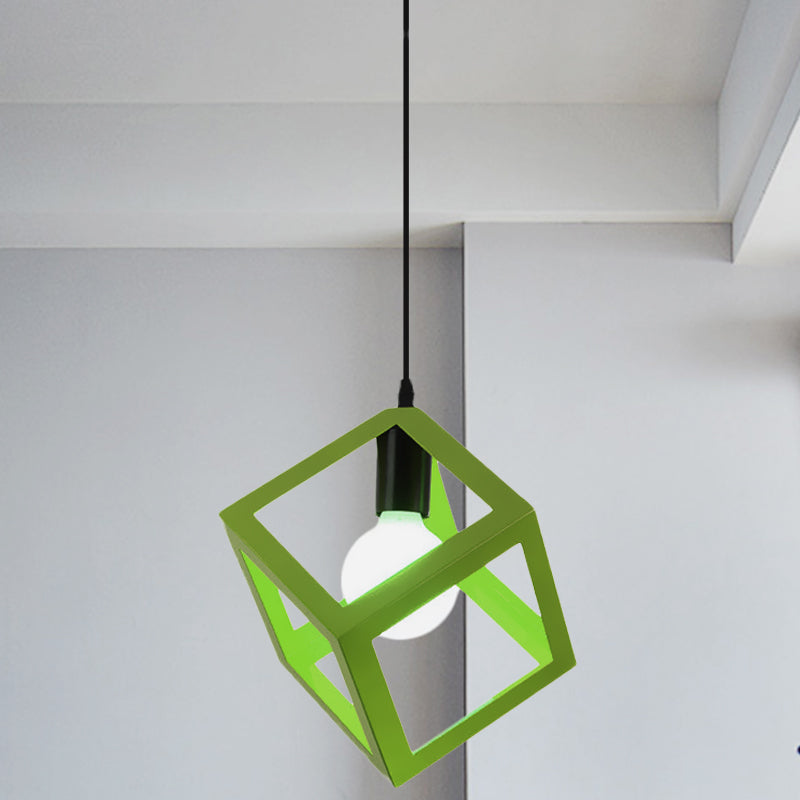 1 lampe à suspension légère avec une nuance à cage cubique Metal Loft Style Dining Pendant Light en rouge / bleu / vert