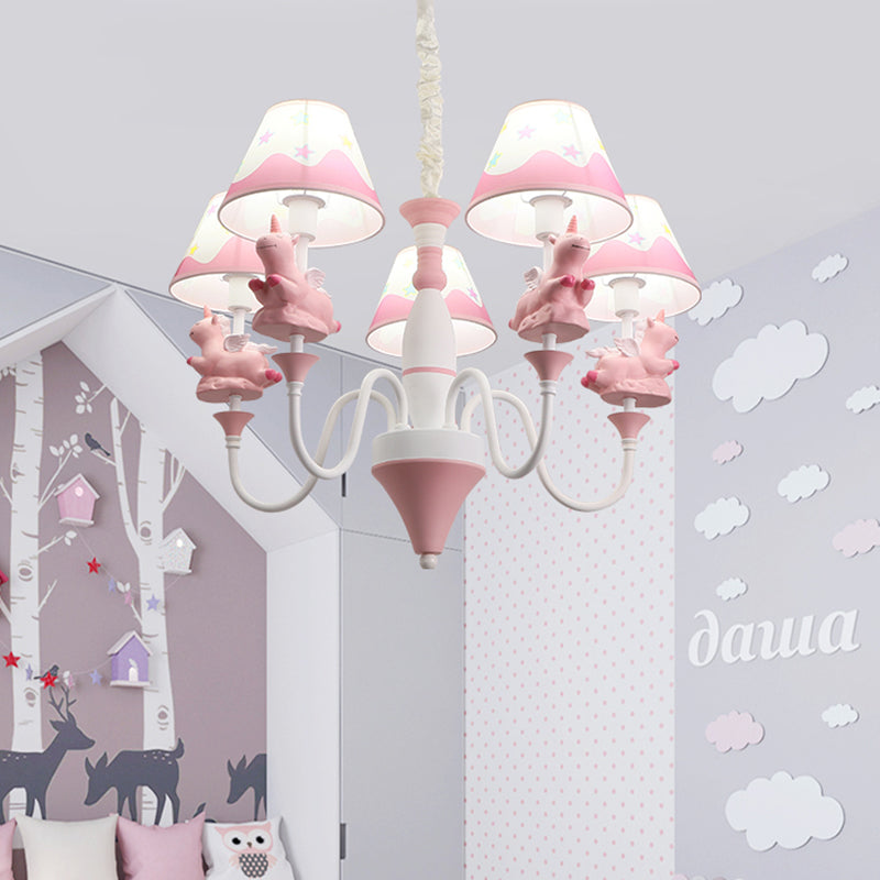 Conic tissu Shade plafond Carton de lustre 5 lumières Pink / Blue / Gol Finish Pendululum avec décor de licorne