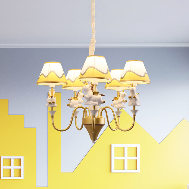 Conic tissu Shade plafond Carton de lustre 5 lumières Pink / Blue / Gol Finish Pendululum avec décor de licorne