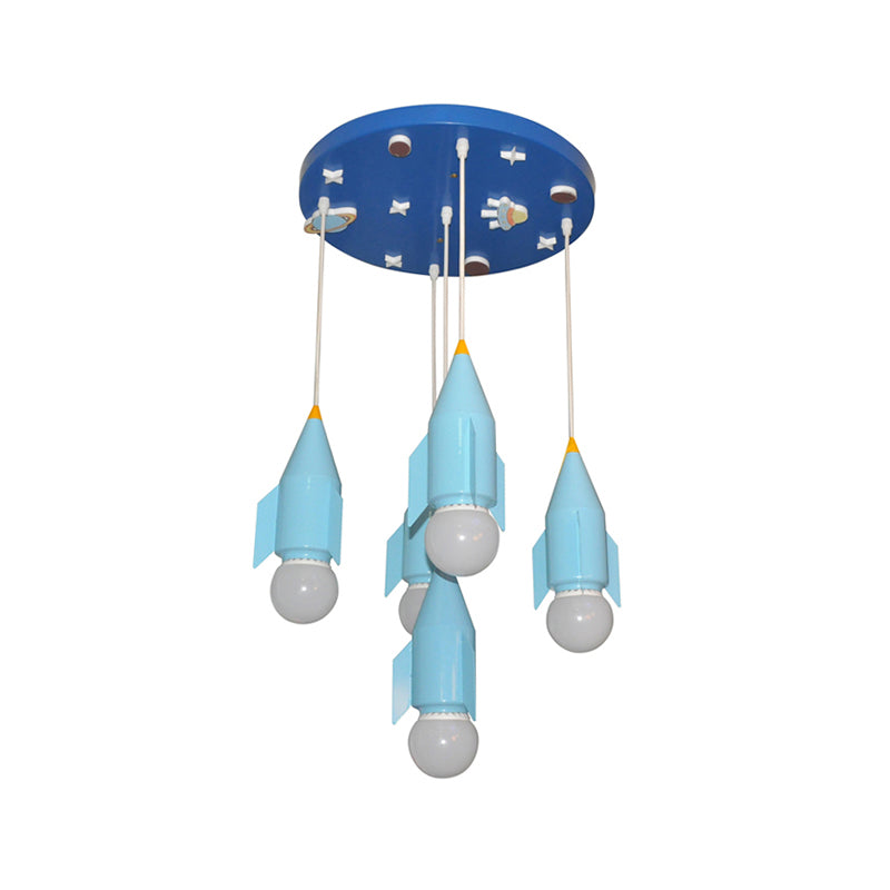 Luz de colgante de clúster en forma de cohete metálico Lámpara de suspensión de techo de acabado azul de 5 luces