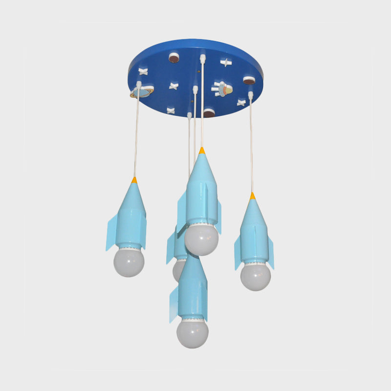Luz de colgante de clúster en forma de cohete metálico Lámpara de suspensión de techo de acabado azul de 5 luces