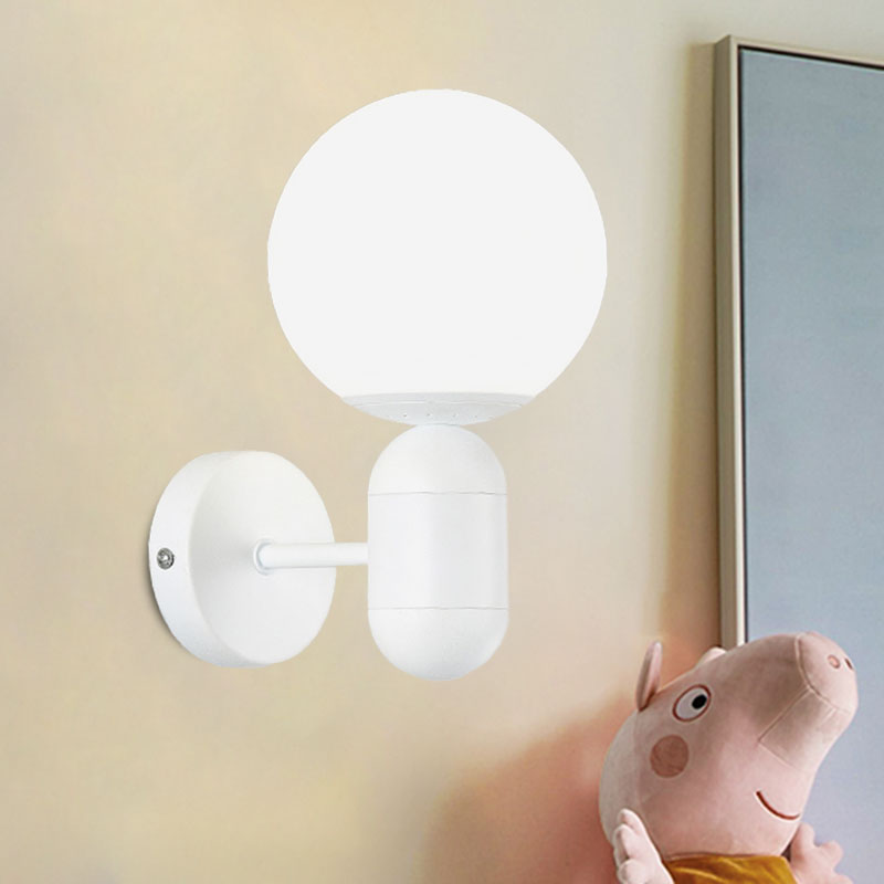 Lampada a parete per tonalità in globo bianco con capsula moderna luce murale in metallo e vetro per sala riunioni