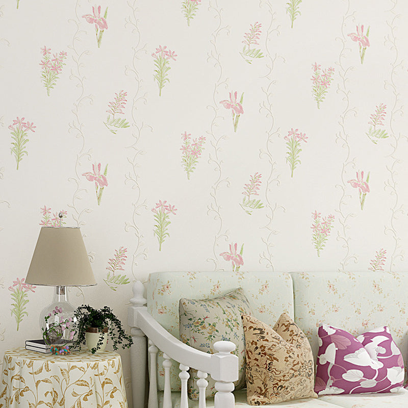 Rustic 54.2-sq ft Wall Decor Wildflower Moisture Resistant Wallpaper in Light Color