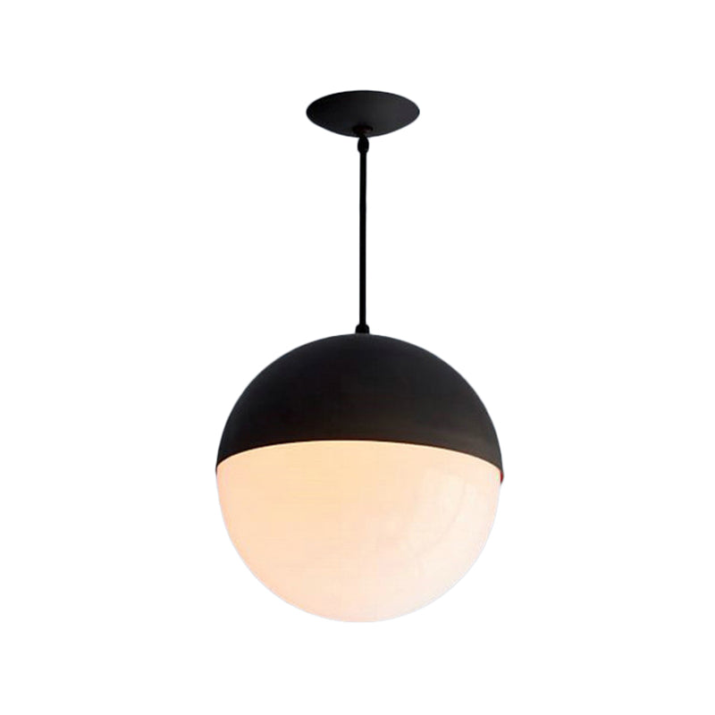 Lampada a ciondolo di sfera nera/oro Modernista 1 Light Aitura del soffitto in vetro opale per cucina