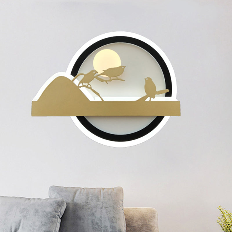 Lampada montata a parete arrotondata in oro Luce murale a parete acrilica LED con motivo a uccelli