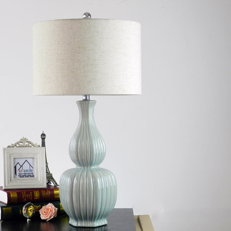Drum Shade Desk Light Style traditionnel 1 Lampe de nuit en tissu clair en beige pour le chevet