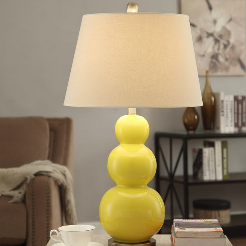 Lampada da tavolo in tessuto a forma conica in stile tradizionale con 1 lampadina in giallo per soggiorno