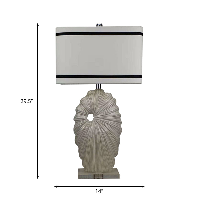 Lampada da tavolo in tessuto bianco-nero con paralume rettangolare a 1 testa Lampada da tavolo in stile anticato con base in porcellana conchiglia