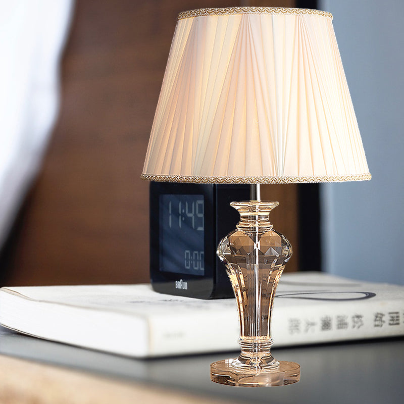 Gesammelter Stoff weiße Nachtlampe verjüngter Schatten Ein einfacher Tischbeleuchtung mit Vase Clear Crystal Base