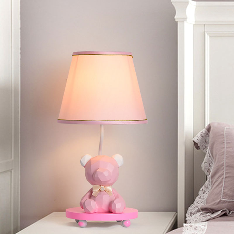 Barrel Shade Bedside Table Lampe Fabric 1 Éclairage de table de chevet d'ours de dessin de bulbe en bleu / rose