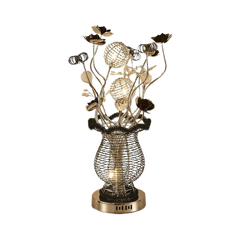 Lampada da tavolo floreale nero-argento Decorazioni artistiche Sala studio in alluminio Illuminazione da scrivania a LED con design Little Bloom