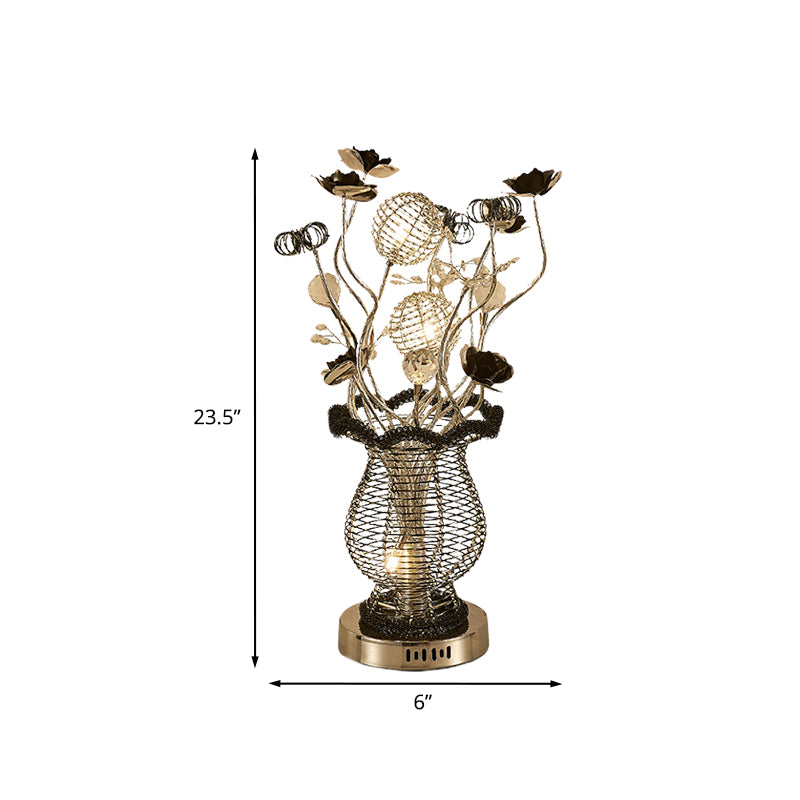 Lampada da tavolo floreale nero-argento Decorazioni artistiche Sala studio in alluminio Illuminazione da scrivania a LED con design Little Bloom