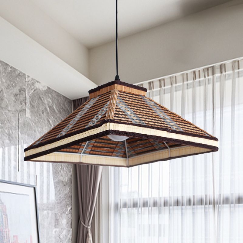 Chinesische Pyramide hängende Deckenleuchte Bambus/Rattan 1 Light Restaurant Anhängerlampe in Weiß/Elfenbein/Braun