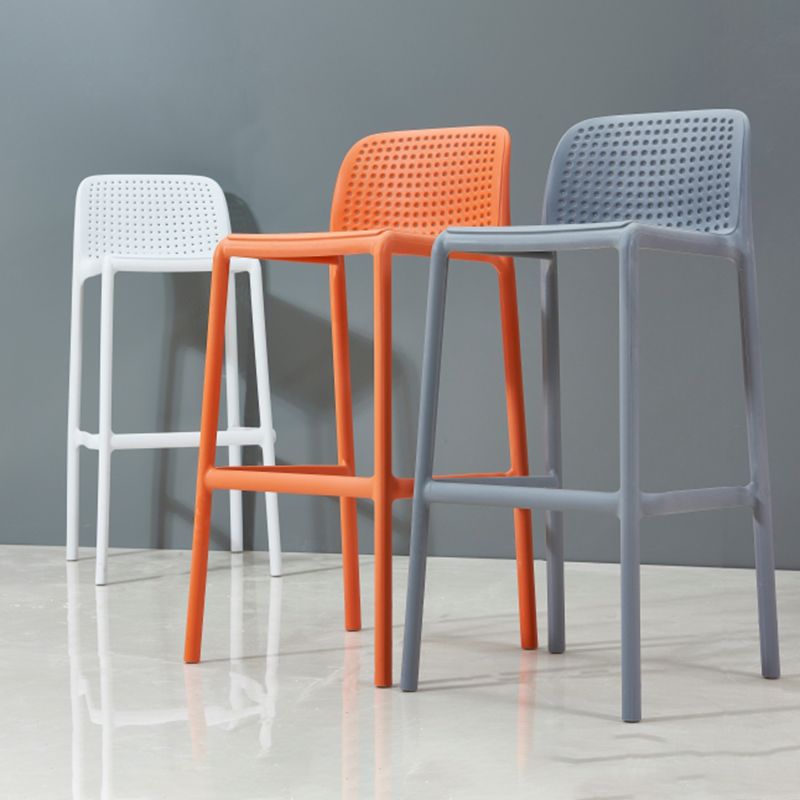 Sgabello da bar in plastica moderno sgabello da banco posteriore senza braccio con sedile di plastica e pedale