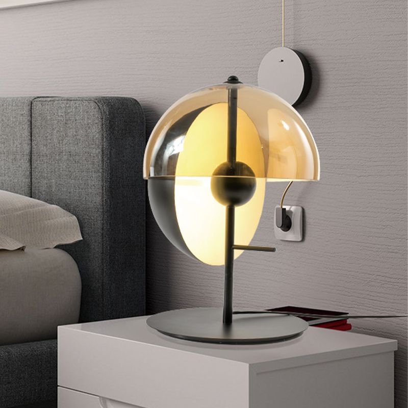Zeitgenössische 1 head -tasksbeleuchtung schwarze Schüssel kleine Schreibtischlampe mit Cognac -Glasschatten