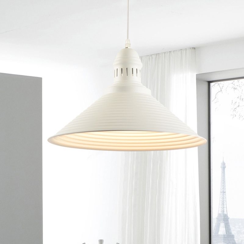 Luz colgante de tono de cono con diseño de volantes Metal nórdico 1 Comedor blanco/rosa Comedor colgante Luz