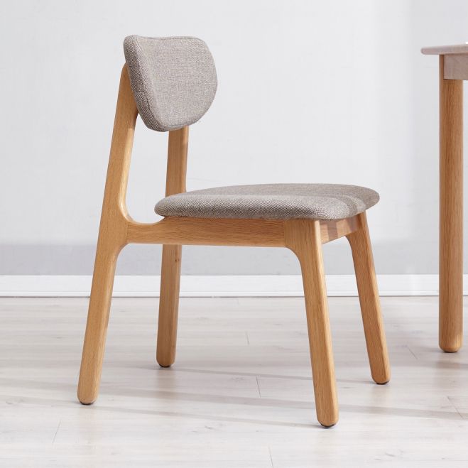Sedia sala da pranzo scandinava in legno massiccio.