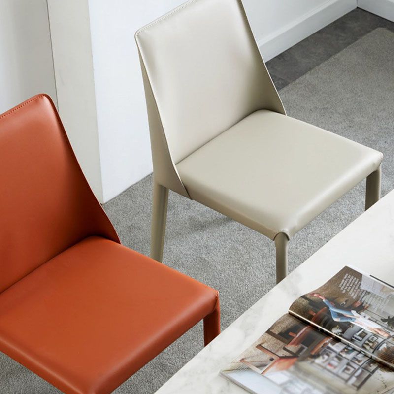 Silla sin brazos de comedor de metal moderno, silla de comedor de cuero para uso doméstico