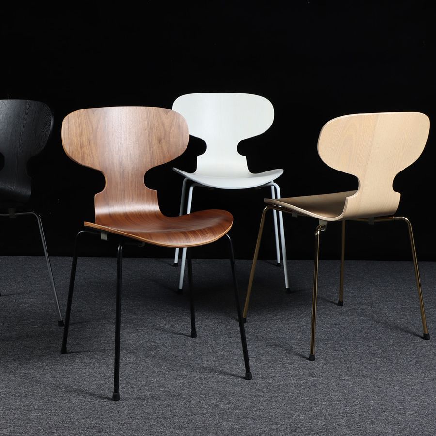 Silla de comedor de madera escandinava con respaldo de orejas y acabado mate (juego de 4)