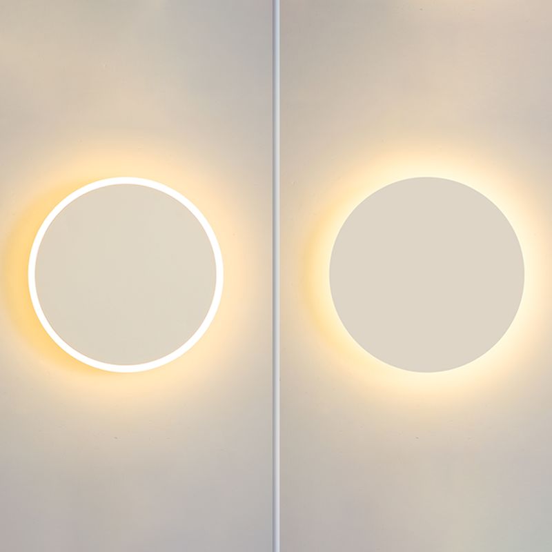 Round Shape Metal Wall Light Modern Style 1 Light Wall Mounted Lamp in White