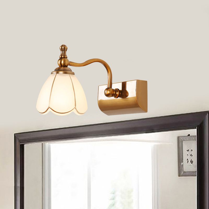 Blume Elfenbein Glas Waschtisch Licht Kolonialstil 1/2/3-Bad-Badezimmer Wandmontierlicht in Gold