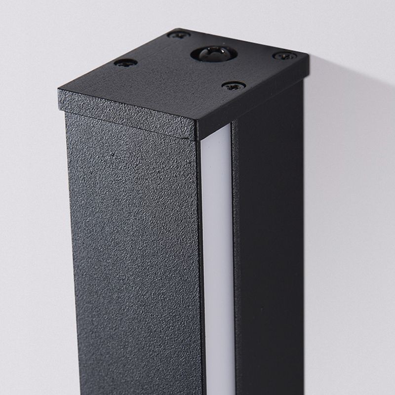 Linear Shape Metal Wall Lighting Modern Style 1-Light Wall Mounted Light in Black