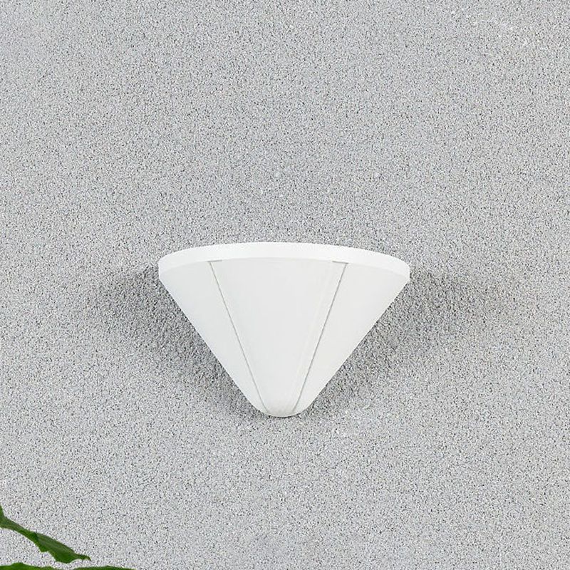 Triangle Shape Wall Lamp Modern Style Metal 1 Light Wall Light in Black/White