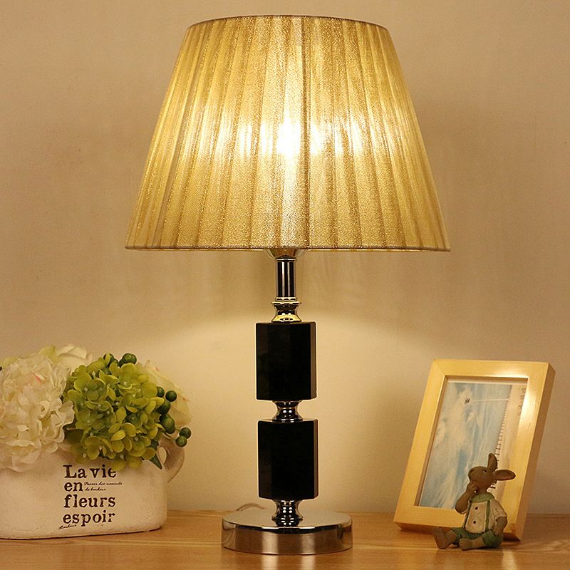 Lámpara de mesa de cristal de una sola bombilla Luz de noche de dormitorio de tambor cónico beige campo