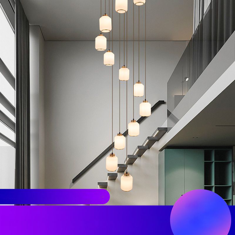 Weiße Glaszylindrische multi-Licht-Anhänger zeitgenössische Messingdecke für Treppen