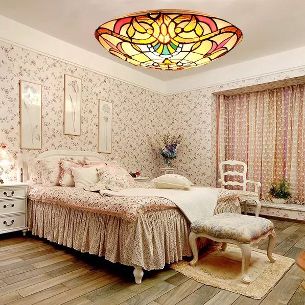 Plafonnier en vitrail, abat-jour en forme de bol, plafonnier avec décoration de bijoux, style baroque