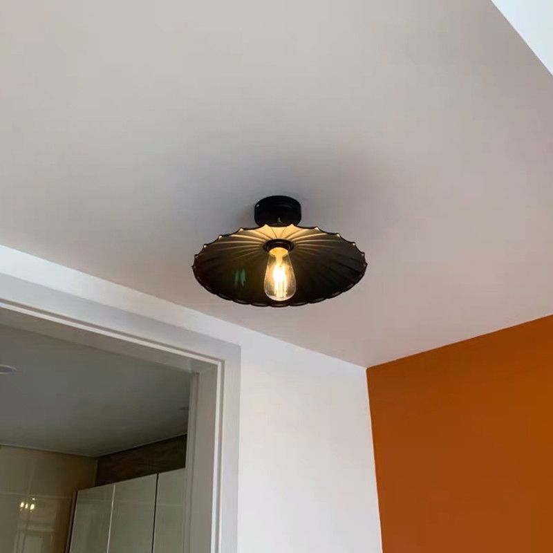 Noir près de lampe à plafond style industriel metal de plafond évasé