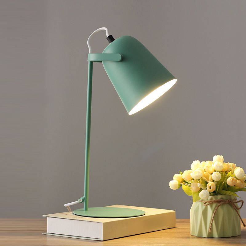 Lampe de table de chevet conique de style contemporain en métal 1 lampe de table à la lumière